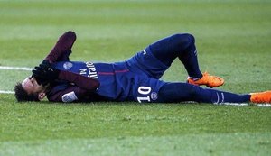 PSG confirma cirurgia de Neymar no fim de semana no Brasil