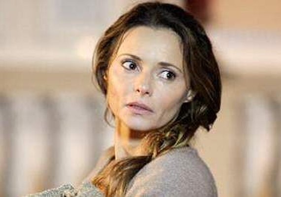 Paixão secreta! Doralice é apaixonada pelo enteado, Juliano em 'Flor do Caribe'