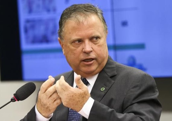 Ministro da Agricultura vai a Washington tentar retomar exportação de carne