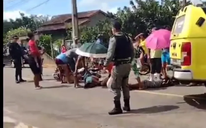 Motocicletas colidem após condutor desviar de mulher que atravessava rodovia em Igaci