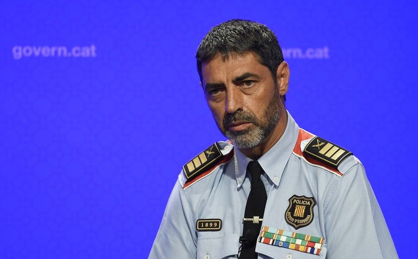 Chefe da polícia da Catalunha vira meme após dar ‘adeus’ a jornalista