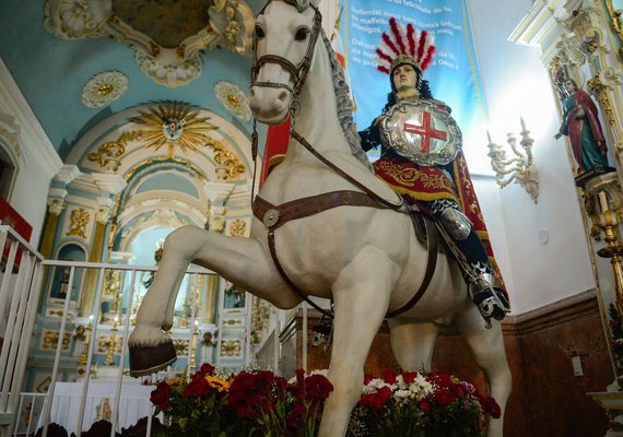 Venerado por católicos e religiões afro, São Jorge é ícone pop