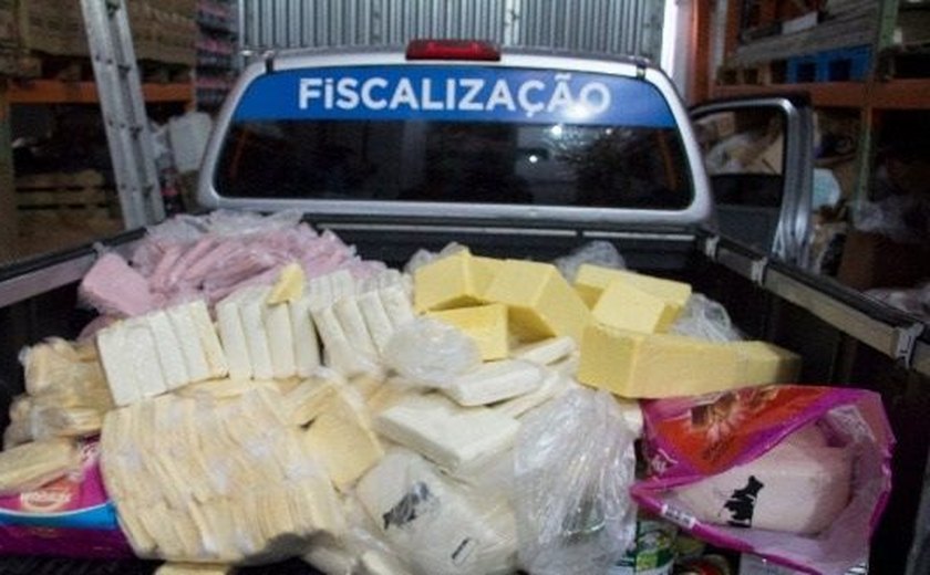Força-tarefa apreende 1,7 tonelada de queijo clandestino em mercados de Maceió