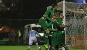 Chapecoense vence o Avaí e alcança a liderança do Brasileirão