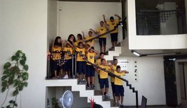 Coral de crianças da LBV visita a Tribuna e realiza homenagem de Natal