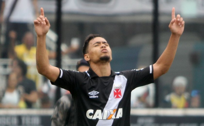 Com gols de Pikachu e Luís Fabiano, Vasco bate Bahia e vence a primeira