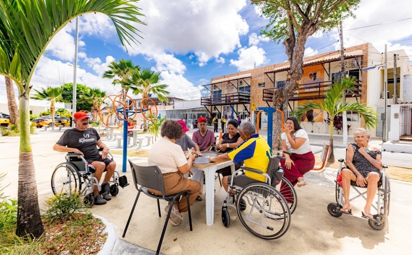 Prefeitura entrega Cidade do Idoso e garante gratuidade nos ônibus para pessoas a partir de 65 anos