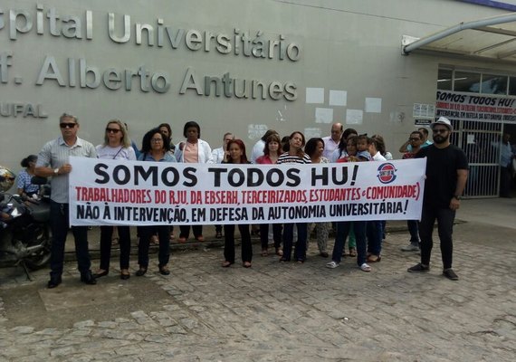 Servidores realizam manifestação em defesa do Hospital Universitário