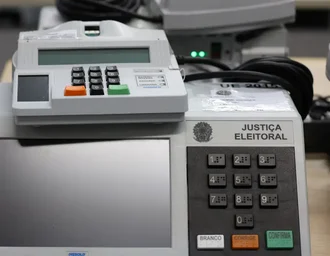 Pesquisa aponta que fake news sobre eleições miram urnas eletrônicas