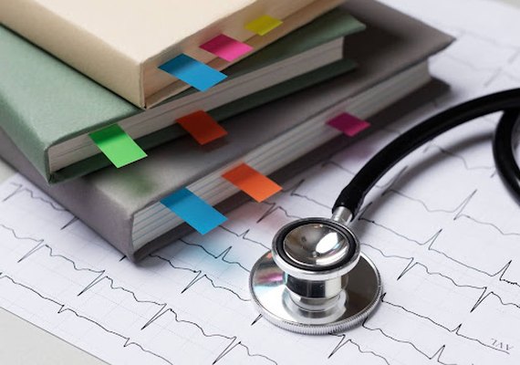 Justiça limita cobrança de coparticipação de plano de saúde a valor da mensalidade após paciente ser cobrada em mais de R$ 13 mil