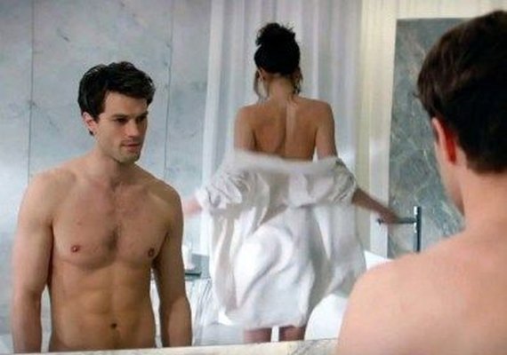 Homem é preso ao ser flagrado se masturbando em sessão de '50 Tons mais Escuros'