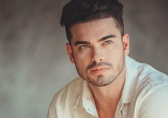Ator Sidney Sampaio destrói quarto de hotel e se joga pela janela; veja vídeo