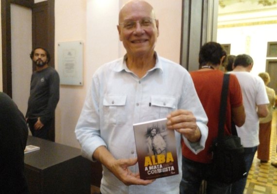 Lançamento de livro sobre Alba Correia reúne autoridades e emociona público em Maceió