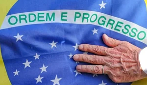 As mãos de Maria José Ferreira: o trabalho que Flávio Bolsonaro não conhece