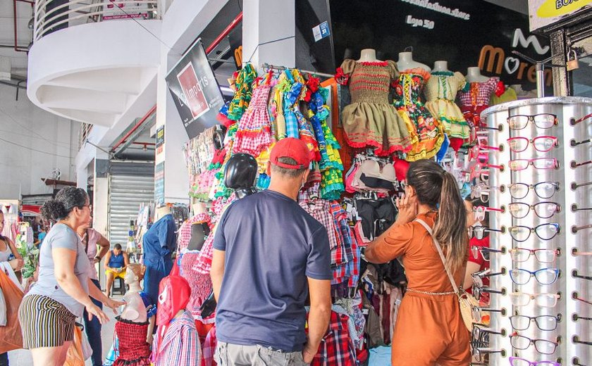 Lojistas do Shopping Popular acreditam no aquecimento das vendas com São João de Maceió