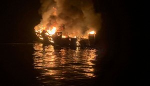 Autoridades encerram buscas por sobreviventes de incêndio em barco na Califórnia