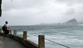 Ressaca, chuva e frio levam inverno de volta ao Rio de Janeiro