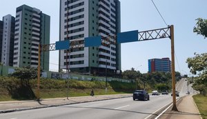 DMTT interdita Avenida Márcio Canuto para retirada de pórtico