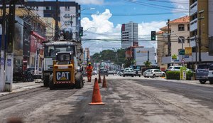 Prefeitura realiza obra de recapeamento na Avenida João Davino, na Jatiúca