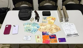 Duas mulheres são presas por tráfico de drogas e porte ilegal de arma em Arapiraca