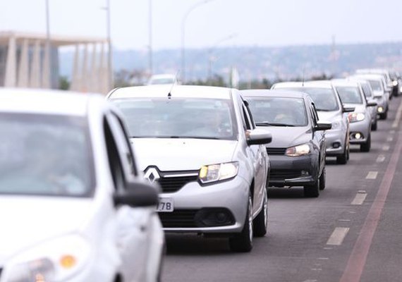 Regra que exigia curso para renovar CNH será revogada, diz Ministério