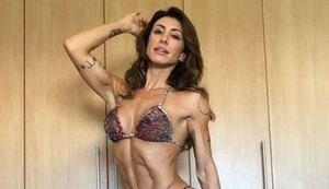 Jaque Khury faz foto de biquíni: 'São 3 anos de treino e dieta'