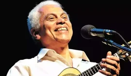 Cantor Paulinho da Viola é internado no Rio de Janeiro