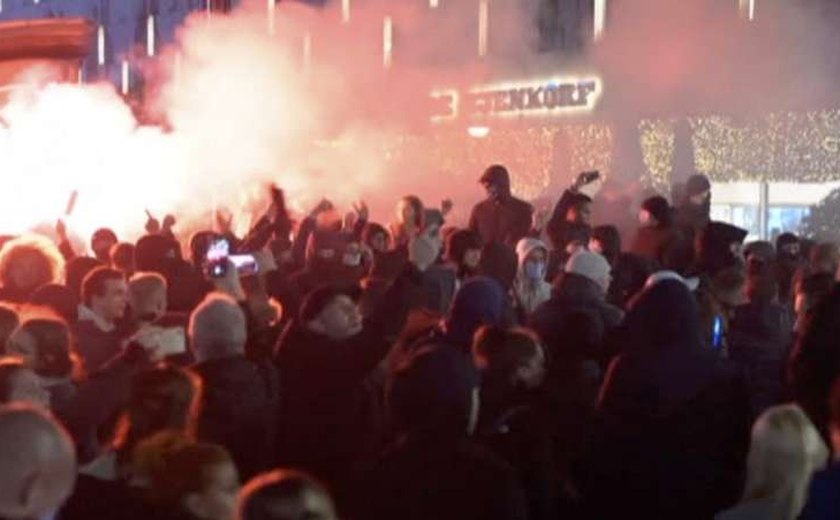 Protesto contra medidas de restrição e lockdown deixa feridos e presos