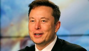 Queda em ações da Tesla tira Elon Musk do topo do ranking dos mais ricos do mundo
