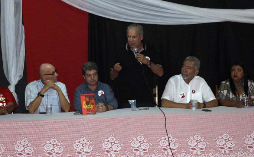 José Dirceu lança livro em Maceió e comenta sobre atual momento político do país