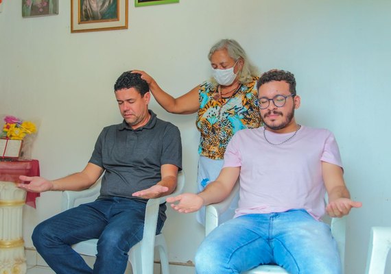 Rezadeira mantém viva a tradição da cura espiritual em Arapiraca