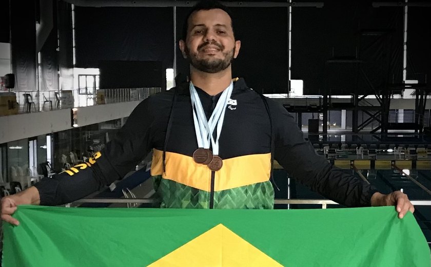 Alagoano Júnior Alexandre é campeão na vida e nas piscinas