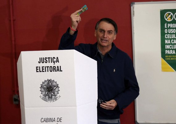 Com segurança reforçada, Jair Bolsonaro vota no Rio de Janeiro