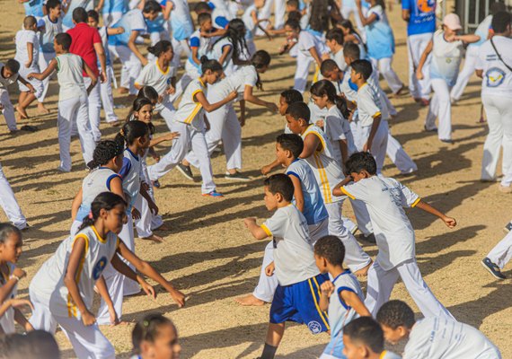 Com 800 estudantes da rede municipal, “Festival de Duplas” encerra projeto Arte Capoeira nas Escolas