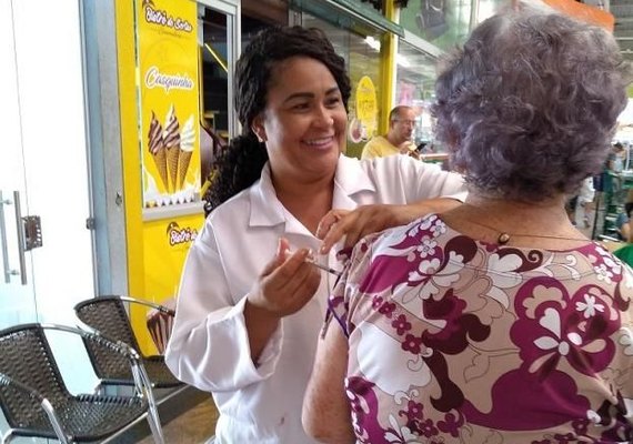 Saúde mantém postos e leva vacinação para áreas de difícil acesso