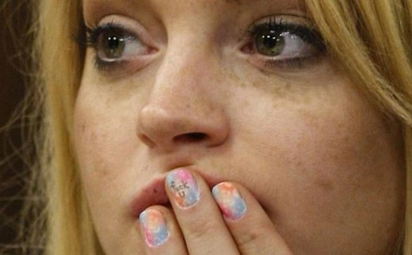 Lindsay Lohan é acusada de roubar R$ 100 mil do ex-noivo