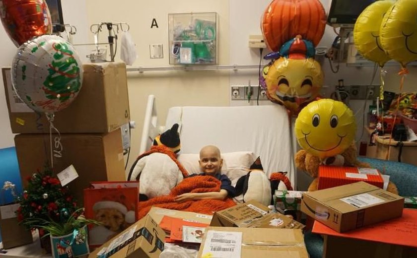 Garoto com câncer pede cartões do mundo todo para comemorar último Natal