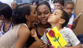 Ronda no Bairro presta homenagem às mães no Jacintinho e na orla de Maceió