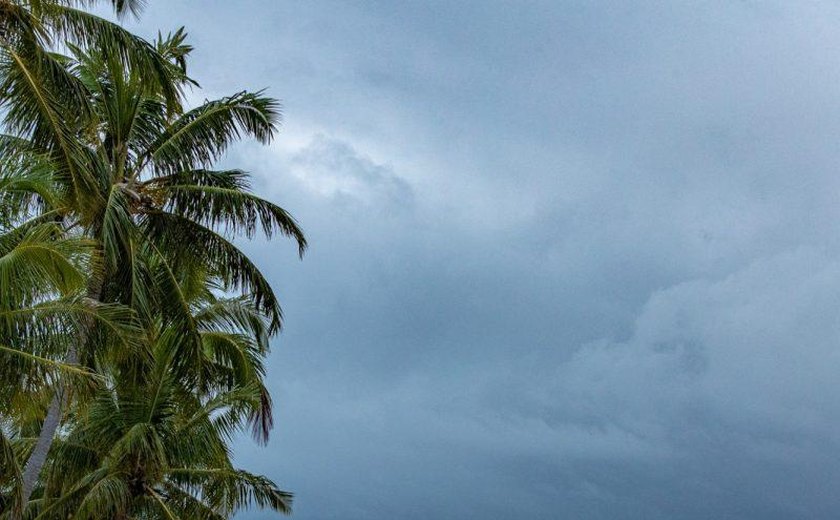 Céu encoberto e ventos deixam manhã mais fria em Maceió nesta sexta-feira