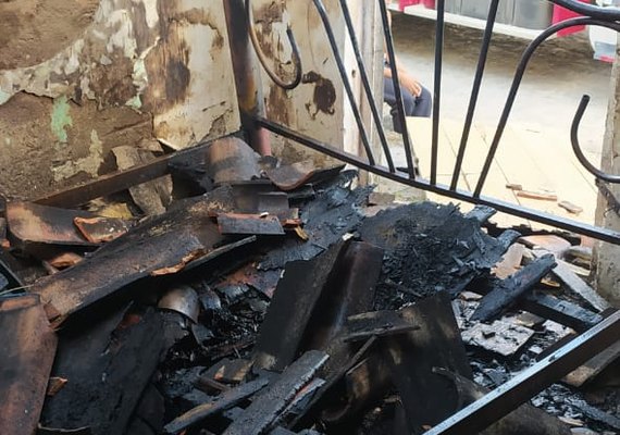 Incêndio  deixa casa de condomínio residencial destruída em Arapiraca