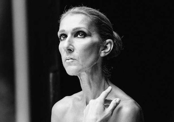 Familiar diz que Céline Dion não consegue mais sair da cama e nem andar