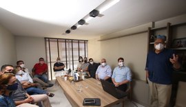 Davi reúne lideranças e técnicos para discutir propostas