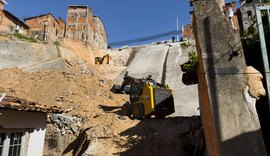 Obra de contenção em encosta no Jacintinho avança 70%