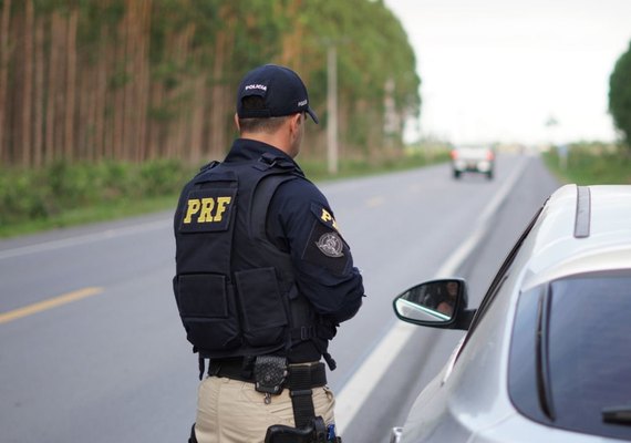 PRF prende homem com mandado de prisão por pensão alimentícia, em Rio Largo