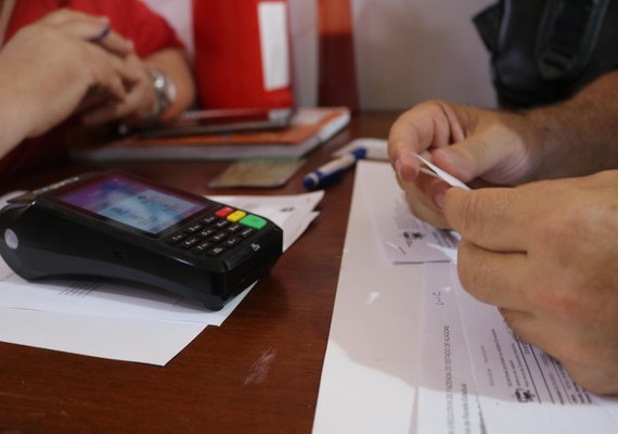 Operação Cartão Amarelo fiscaliza bares e restaurantes na parte baixa de Maceió