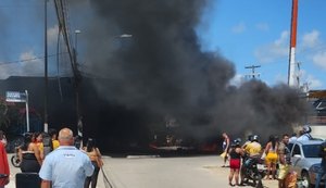 Vídeo: moradores do Benedito Bentes protestam contra falta de transporte escolar na região