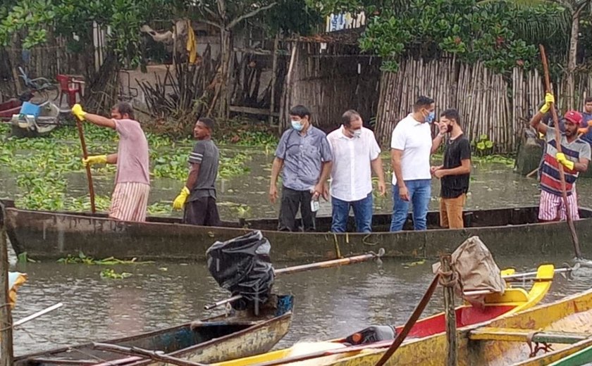 Operação 'Gari Pescador' tira 30 toneladas de lixo e baronesa da Laguna Manguaba