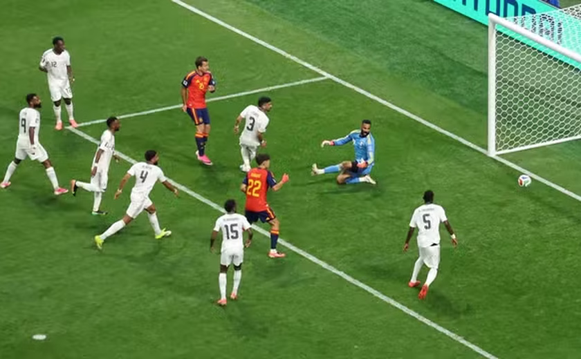 Espanha goleia a Arábia Saudita e assume liderança do Grupo H