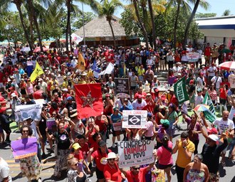 Ato em defesa da democracia reúne movimentos sociais e lideranças políticas em Maceió