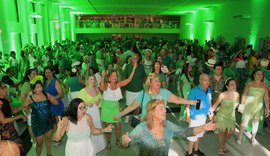 Baile verde branco do Iate Clube Pajussara é um sucesso atraindo mais de 800 pessoas no último sábado